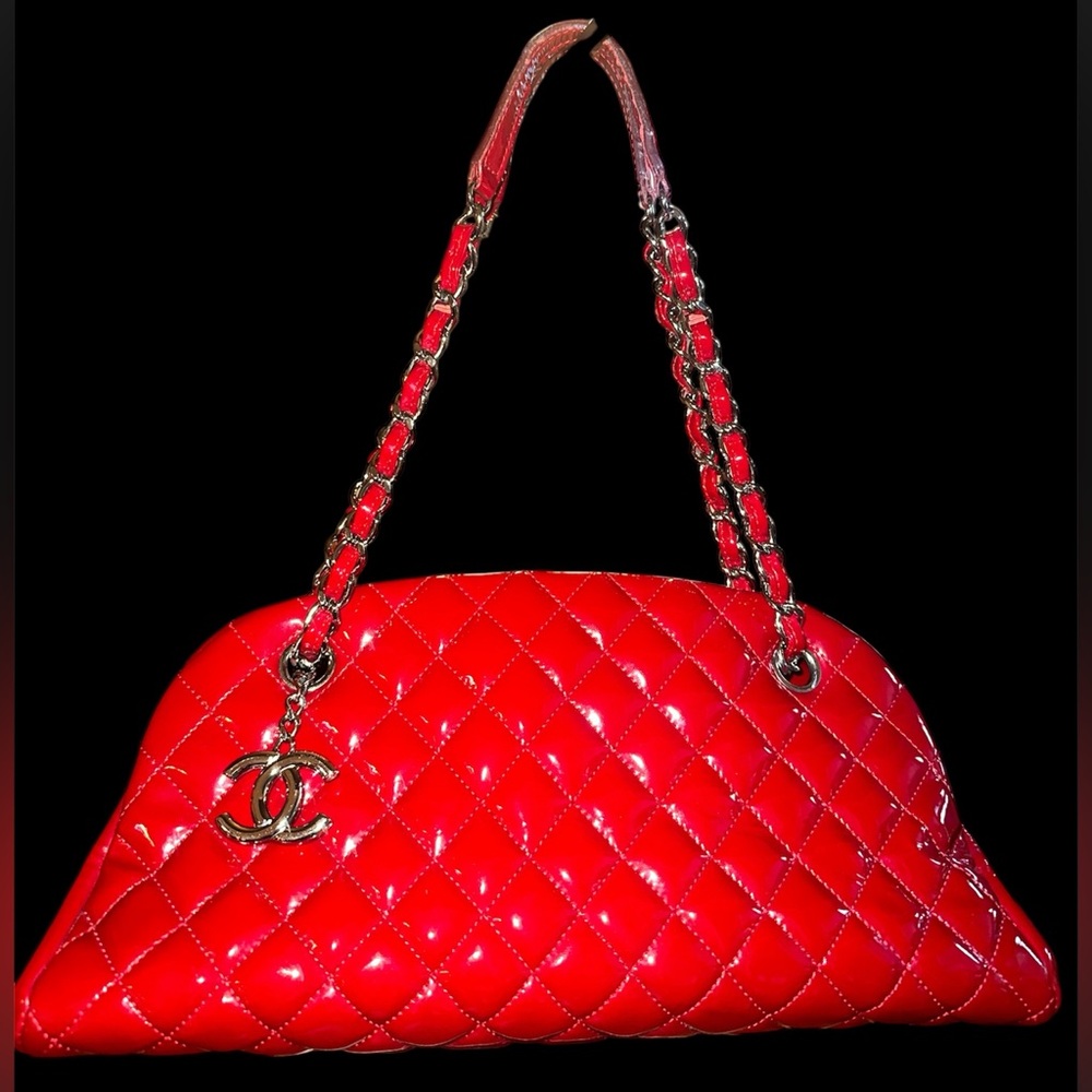 CHANEL Mademoiselle Matelesse red patent leather shoulder bag! EXCELLENT COND!